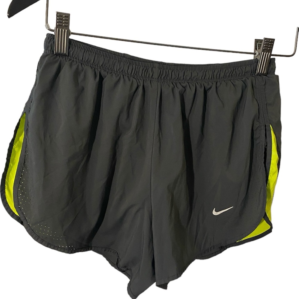 Nike Women's Black Dri Fit Tempo Embossed Running Shorts Zipper Pocket Sz S